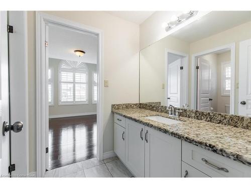 180 Chambers Drive, Ancaster, ON - Indoor Photo Showing Bathroom