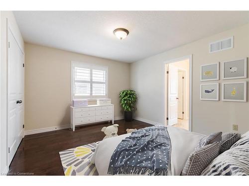 180 Chambers Drive, Ancaster, ON - Indoor Photo Showing Bedroom