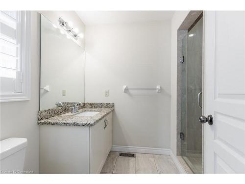 180 Chambers Drive, Ancaster, ON - Indoor Photo Showing Bathroom