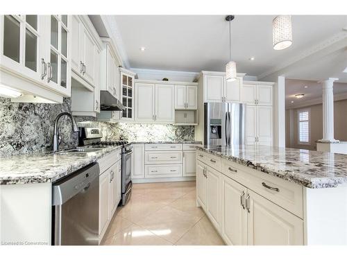 180 Chambers Drive, Ancaster, ON - Indoor Photo Showing Kitchen With Upgraded Kitchen