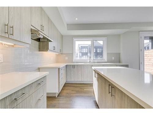 8-2273 Turnberry Road, Burlington, ON - Indoor Photo Showing Kitchen