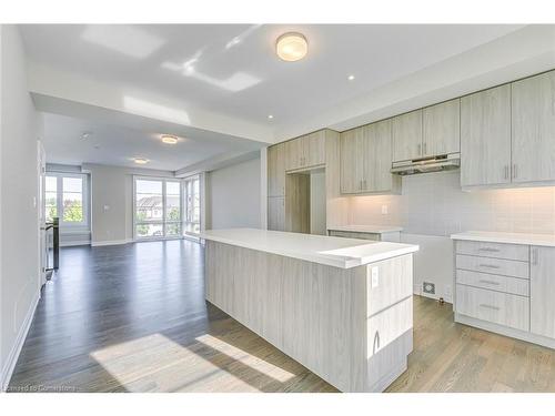 8-2273 Turnberry Road, Burlington, ON - Indoor Photo Showing Kitchen With Upgraded Kitchen