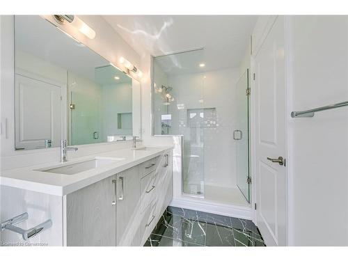 8-2273 Turnberry Road, Burlington, ON - Indoor Photo Showing Bathroom