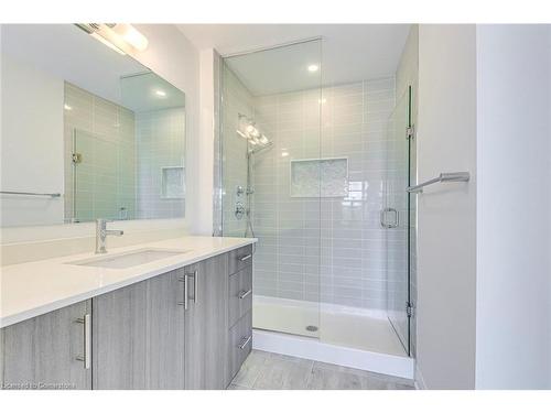 8-2273 Turnberry Road, Burlington, ON - Indoor Photo Showing Bathroom