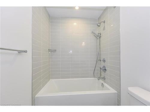 8-2273 Turnberry Road, Burlington, ON - Indoor Photo Showing Bathroom