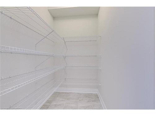 8-2273 Turnberry Road, Burlington, ON - Indoor With Storage