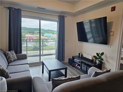 308-121 Highway 8 N, Hamilton, ON - Indoor Photo Showing Living Room