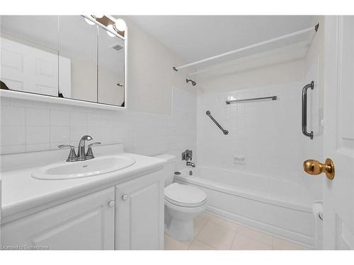 408-10 Woodman Drive S, Hamilton, ON - Indoor Photo Showing Bathroom