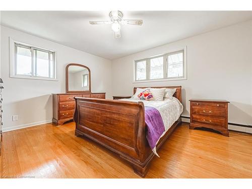 83 South Bend Road W, Hamilton, ON - Indoor Photo Showing Bedroom