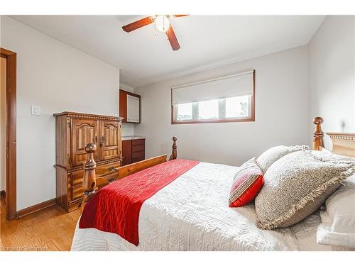 83 South Bend Road W, Hamilton, ON - Indoor Photo Showing Bedroom