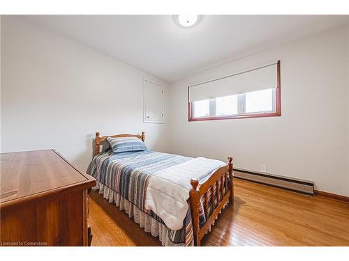 83 South Bend Road W, Hamilton, ON - Indoor Photo Showing Bedroom