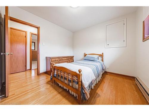 83 South Bend Road W, Hamilton, ON - Indoor Photo Showing Bedroom