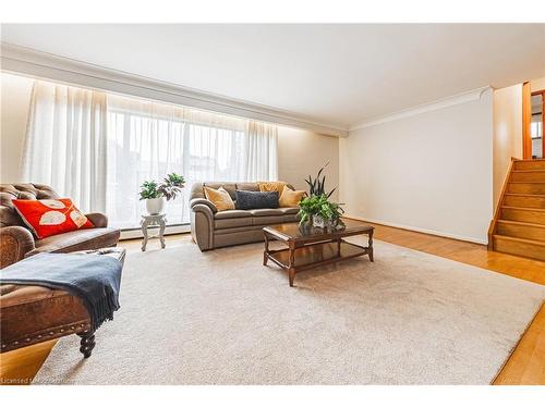 83 South Bend Road W, Hamilton, ON - Indoor Photo Showing Living Room