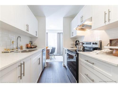 5-88 Tunbridge Crescent, Hamilton, ON - Indoor Photo Showing Kitchen With Upgraded Kitchen