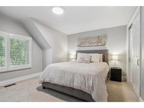 177 Fairfield Avenue, Hamilton, ON - Indoor Photo Showing Bedroom