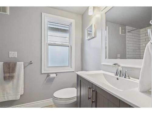 177 Fairfield Avenue, Hamilton, ON - Indoor Photo Showing Bathroom