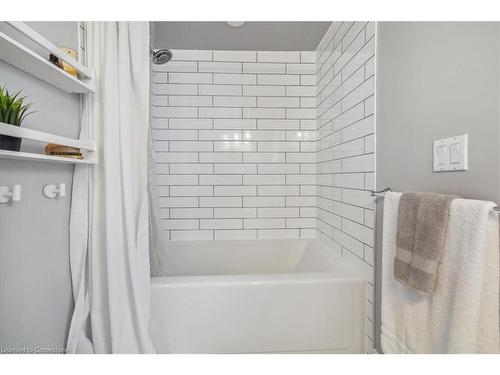 177 Fairfield Avenue, Hamilton, ON - Indoor Photo Showing Bathroom