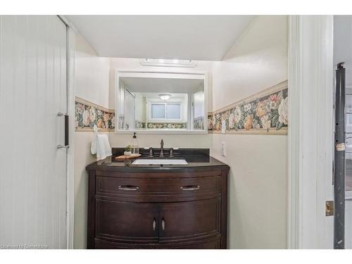 177 Fairfield Avenue, Hamilton, ON - Indoor Photo Showing Bathroom