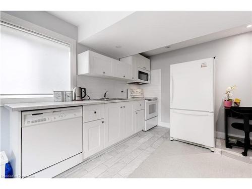 66 Sexton Crescent, Ancaster, ON - Indoor Photo Showing Kitchen