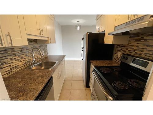 703-326 Hunter Street E, Hamilton, ON - Indoor Photo Showing Kitchen