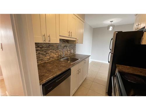 703-326 Hunter Street E, Hamilton, ON - Indoor Photo Showing Kitchen