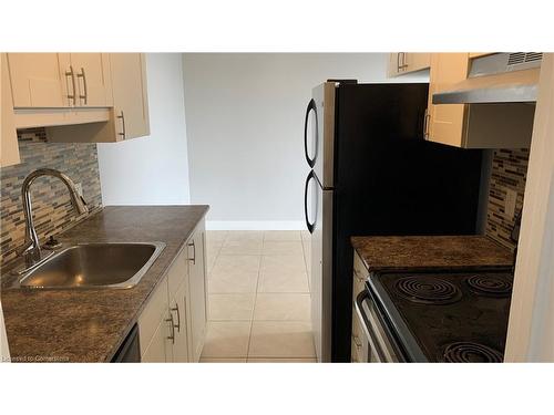 703-326 Hunter Street E, Hamilton, ON - Indoor Photo Showing Kitchen