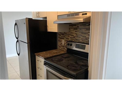 703-326 Hunter Street E, Hamilton, ON - Indoor Photo Showing Kitchen