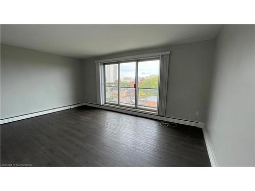 703-326 Hunter Street E, Hamilton, ON - Indoor Photo Showing Other Room