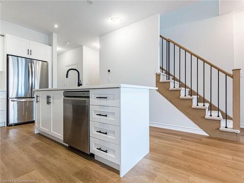 23 Sentinel Lane Lane, Hamilton, ON - Indoor Photo Showing Kitchen