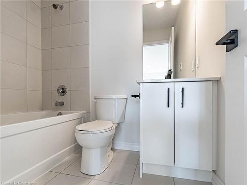 23 Sentinel Lane Lane, Hamilton, ON - Indoor Photo Showing Bathroom