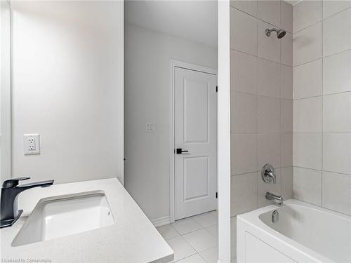 23 Sentinel Lane Lane, Hamilton, ON - Indoor Photo Showing Bathroom