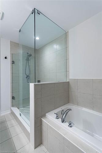 23 Sentinel Lane, Hamilton, ON - Indoor Photo Showing Bathroom