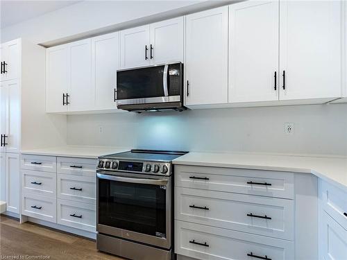 23 Sentinel Lane Lane, Hamilton, ON - Indoor Photo Showing Kitchen