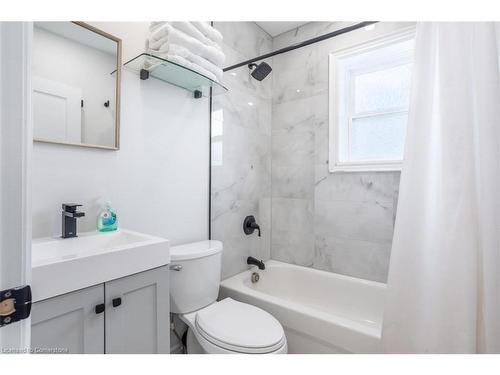 2-88 Tisdale Street S, Hamilton, ON - Indoor Photo Showing Bathroom