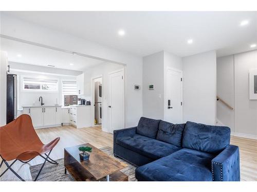 2-88 Tisdale Street S, Hamilton, ON - Indoor Photo Showing Living Room