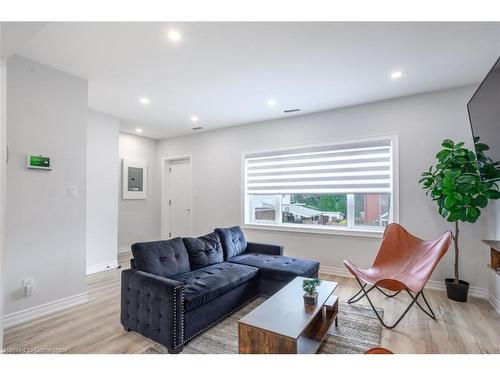 2-88 Tisdale Street S, Hamilton, ON - Indoor Photo Showing Living Room