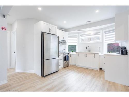 2-88 Tisdale Street S, Hamilton, ON - Indoor Photo Showing Kitchen