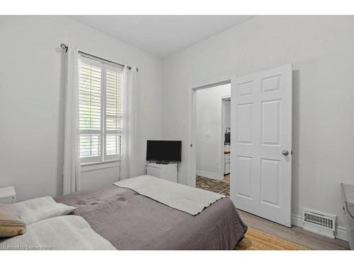 350 John Street N, Hamilton, ON - Indoor Photo Showing Bedroom