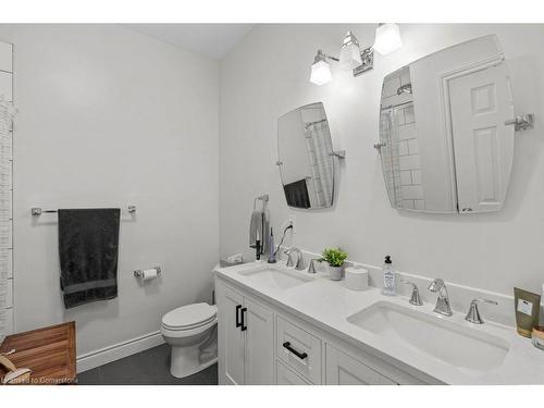 350 John Street N, Hamilton, ON - Indoor Photo Showing Bathroom