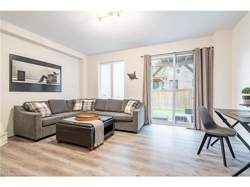 149-1890 Rymal Road E, Hamilton, ON - Indoor Photo Showing Living Room