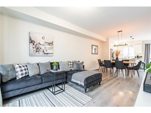 149-1890 Rymal Road E, Hamilton, ON - Indoor Photo Showing Living Room