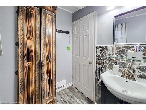 310 Rawdon Street, Brantford, ON - Indoor Photo Showing Bathroom