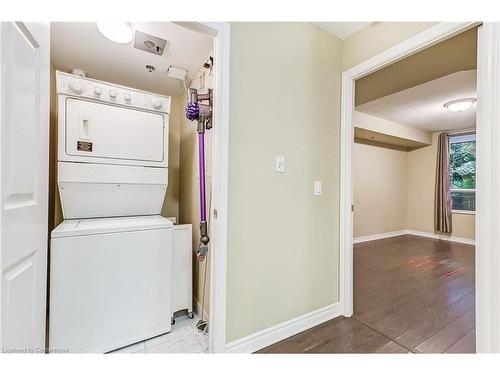 1208-100 Burloak Drive, Burlington, ON - Indoor Photo Showing Laundry Room