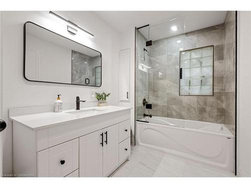 2227 Deyncourt Drive, Burlington, ON - Indoor Photo Showing Bathroom