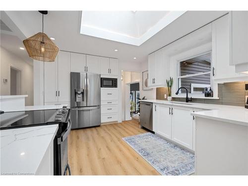 2227 Deyncourt Drive, Burlington, ON - Indoor Photo Showing Kitchen