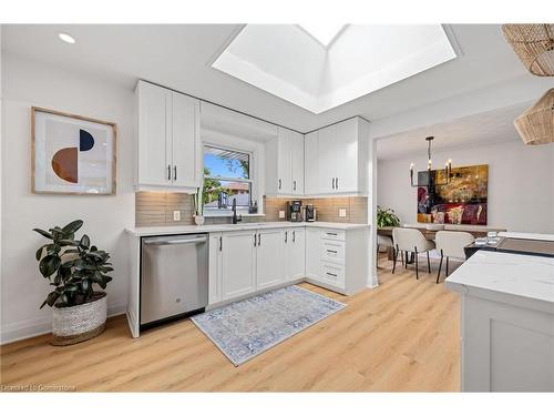 2227 Deyncourt Drive, Burlington, ON - Indoor Photo Showing Kitchen