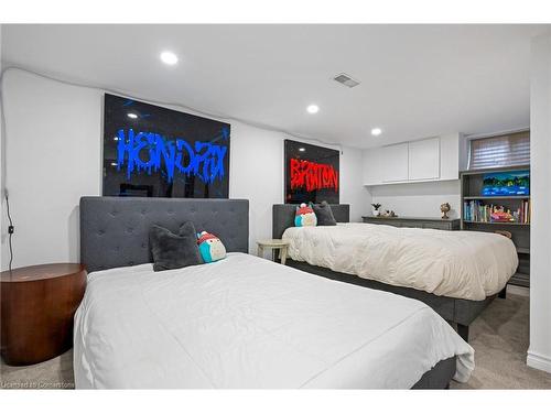 2227 Deyncourt Drive, Burlington, ON - Indoor Photo Showing Bedroom