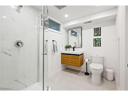 2227 Deyncourt Drive, Burlington, ON - Indoor Photo Showing Bathroom