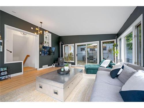 2227 Deyncourt Drive, Burlington, ON - Indoor Photo Showing Living Room