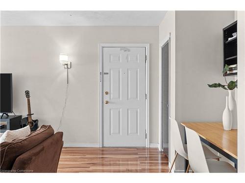 14-227 Macnab Street S, Hamilton, ON - Indoor